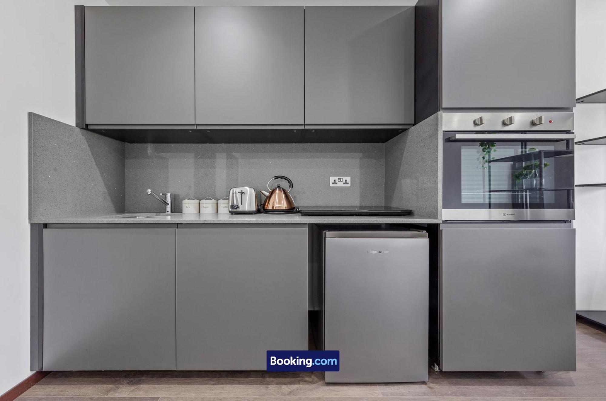 Stylish Studio Apt By Stay Smart Short Lets & Serviced Accommodation Woodstock With Free Wifi Londyn Zewnętrze zdjęcie