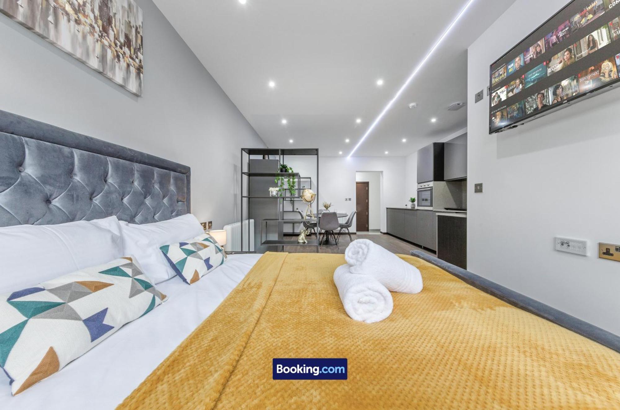 Stylish Studio Apt By Stay Smart Short Lets & Serviced Accommodation Woodstock With Free Wifi Londyn Zewnętrze zdjęcie