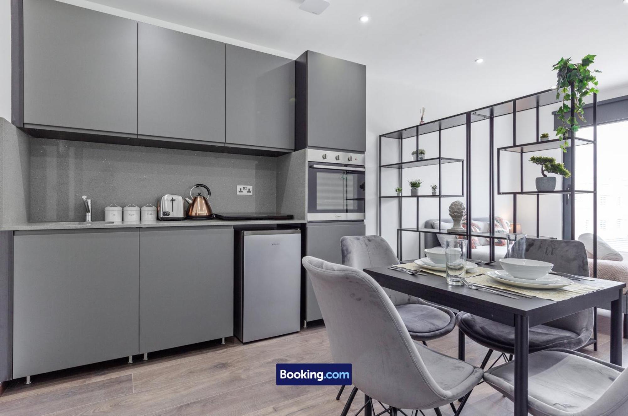 Stylish Studio Apt By Stay Smart Short Lets & Serviced Accommodation Woodstock With Free Wifi Londyn Zewnętrze zdjęcie